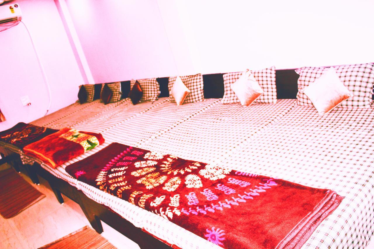 Mansarovar Guest House อุจเจน ภายนอก รูปภาพ
